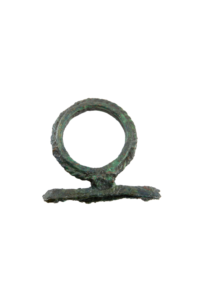 Τριποδικός λέβητας σε θραύσματα